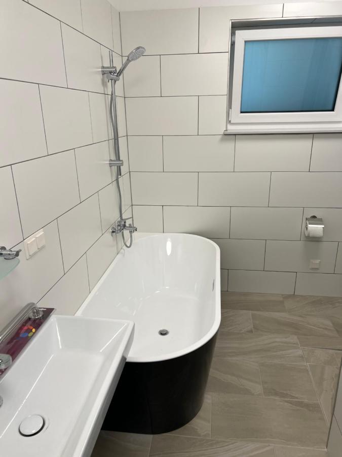 Ruhige Gruene Oase Bei Flughafen Schwechat Extérieur photo